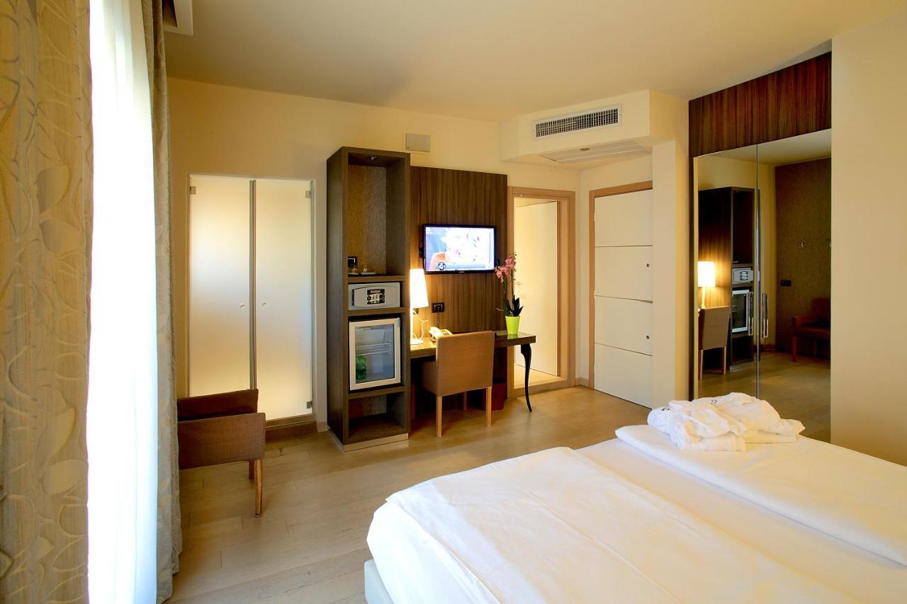 Hotel Galvani Torri Del Benaco Buitenkant foto