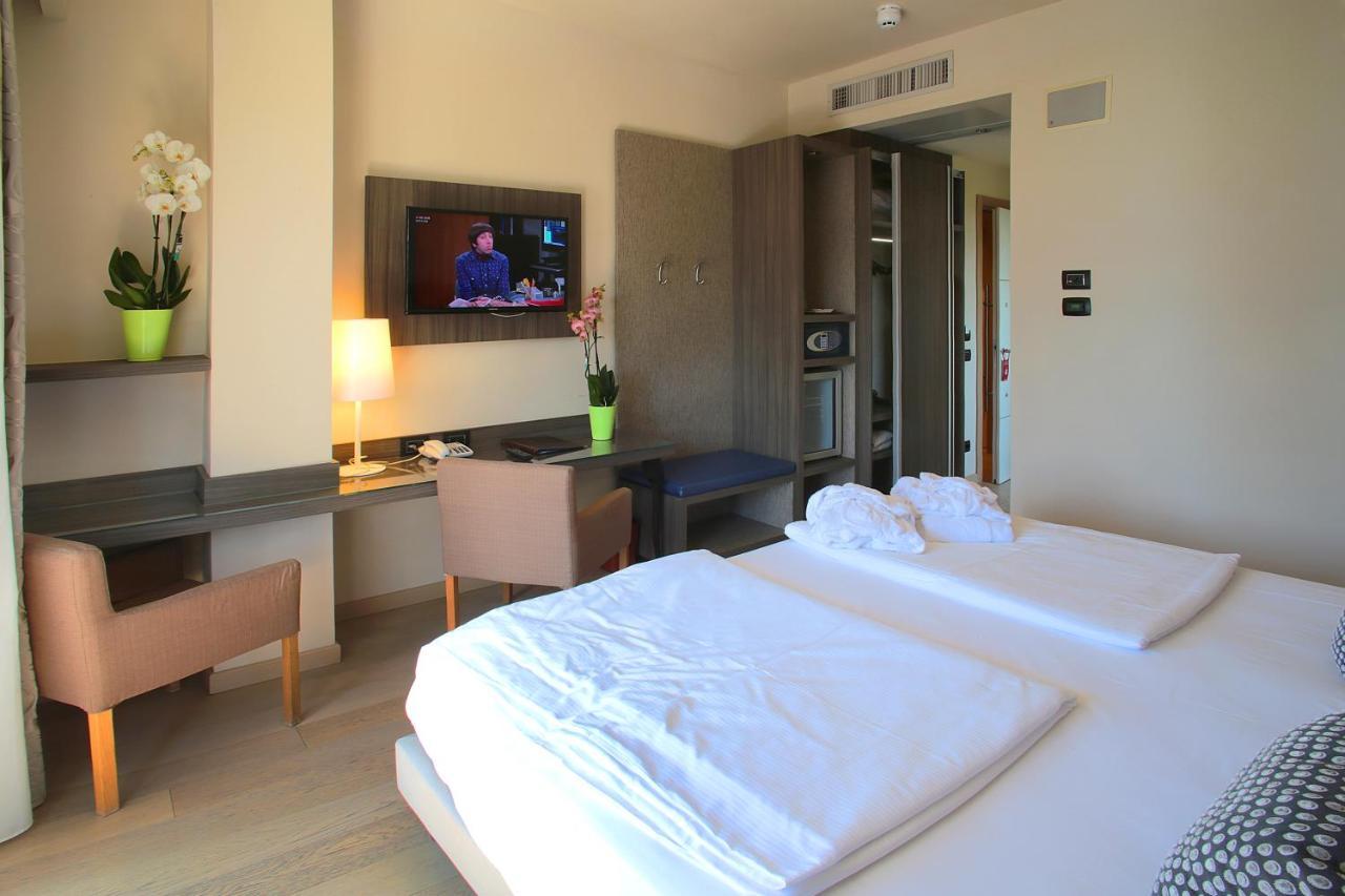 Hotel Galvani Torri Del Benaco Buitenkant foto