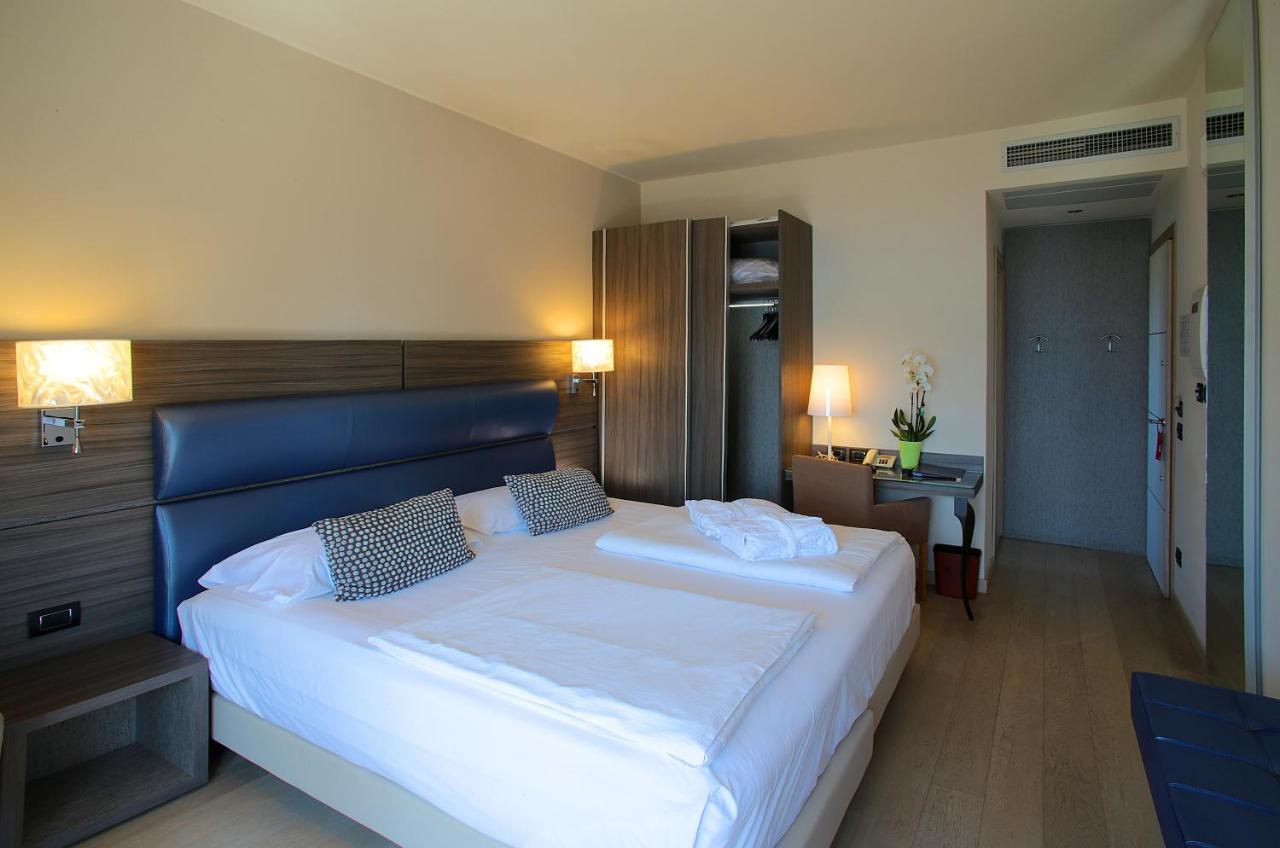 Hotel Galvani Torri Del Benaco Buitenkant foto