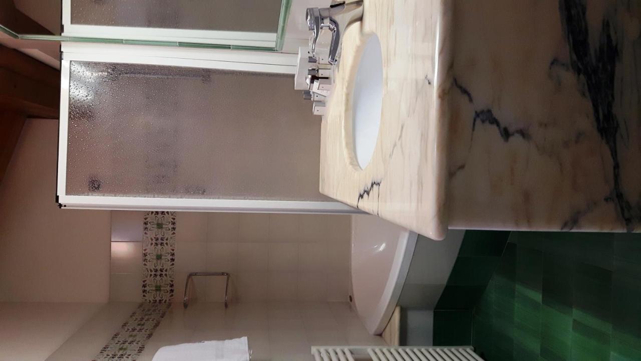 Hotel Galvani Torri Del Benaco Buitenkant foto