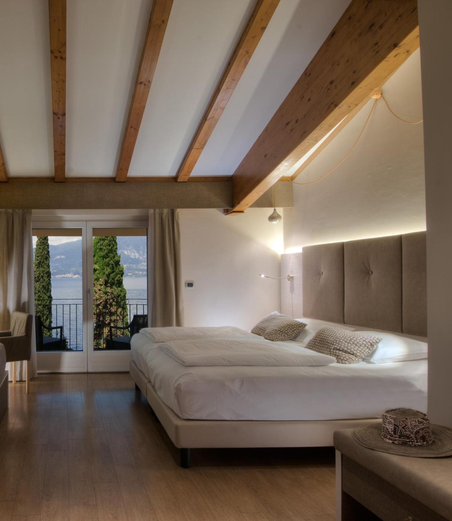 Hotel Galvani Torri Del Benaco Buitenkant foto