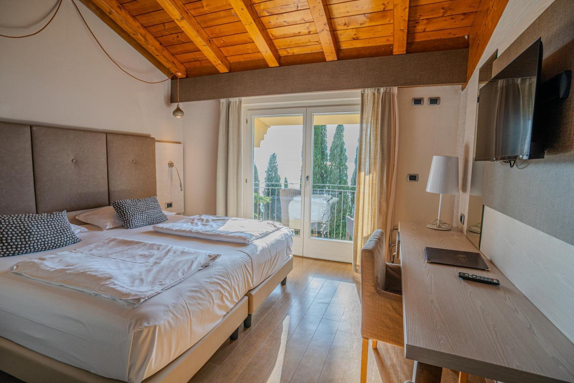 Hotel Galvani Torri Del Benaco Buitenkant foto