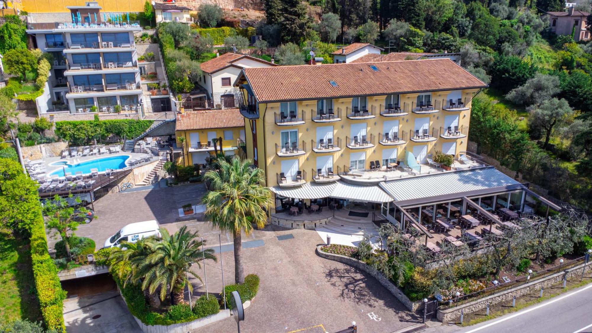 Hotel Galvani Torri Del Benaco Buitenkant foto