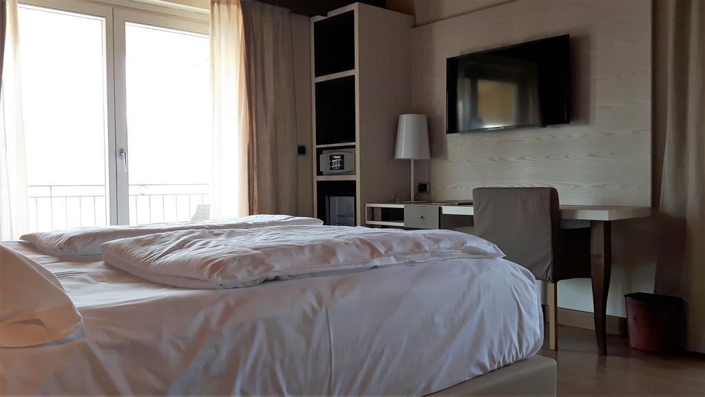 Hotel Galvani Torri Del Benaco Buitenkant foto