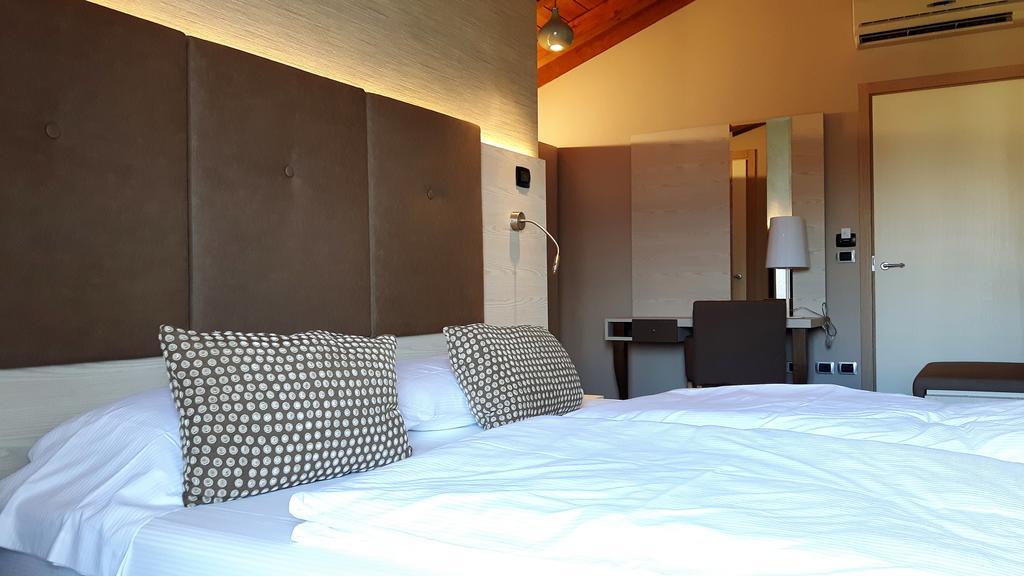 Hotel Galvani Torri Del Benaco Buitenkant foto