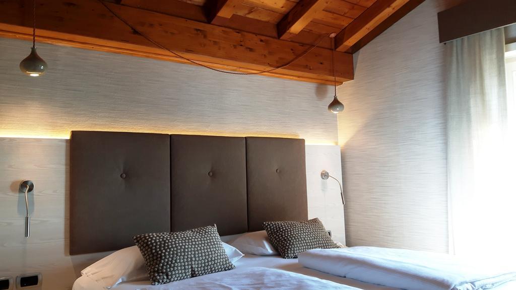 Hotel Galvani Torri Del Benaco Buitenkant foto